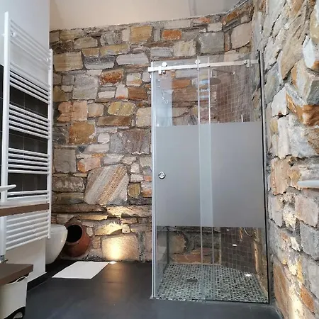 Chez Kiki Et Ioannis Appartement Engaraí