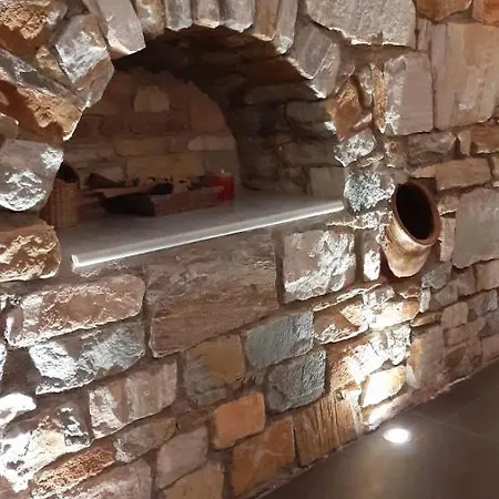 Chez Kiki Et Ioannis Appartement Engaraí