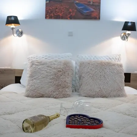 Chez Kiki Et Ioannis Appartement Engaraí