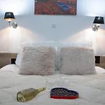 Chez Kiki Et Ioannis Apartamento Engaraí