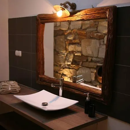 Chez Kiki Et Ioannis Apartment Engares