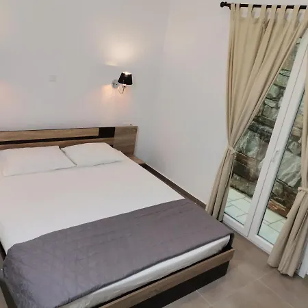 Chez Kiki Et Ioannis *