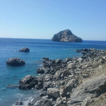 Chez Kiki Et Ioannis Engares