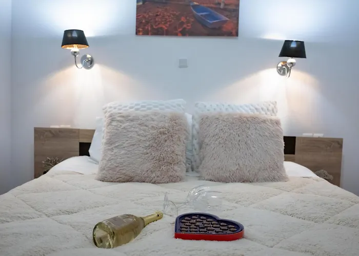 Chez Kiki Et Ioannis Apartman Engaraí